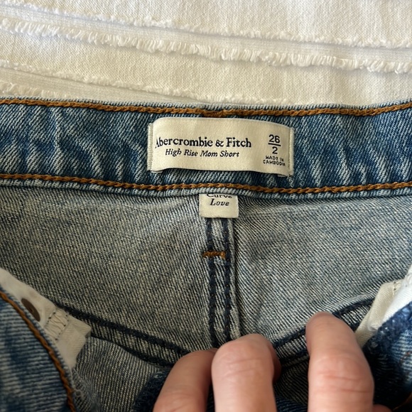 Abercrombie and Fitch high rise shorts - Picture 2 of 3